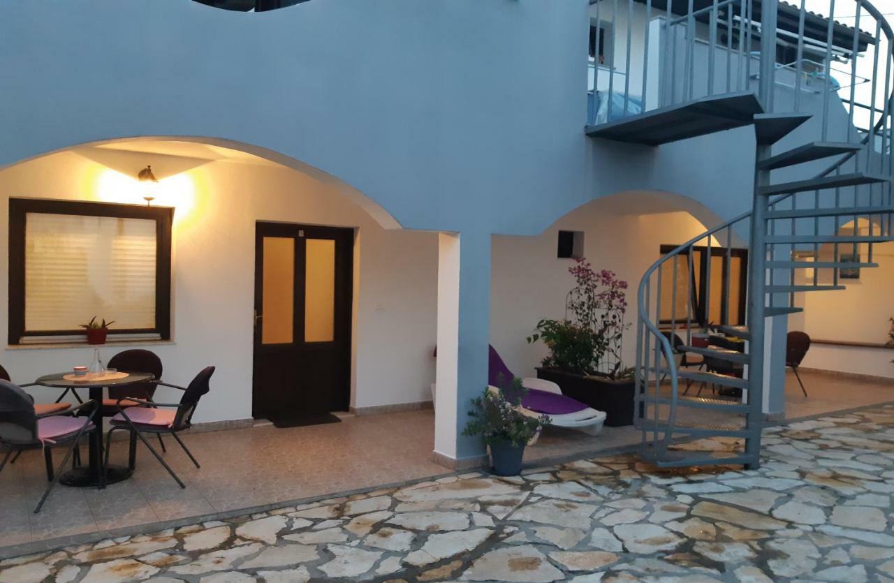 Apartments Lola Biograd na Moru Kültér fotó