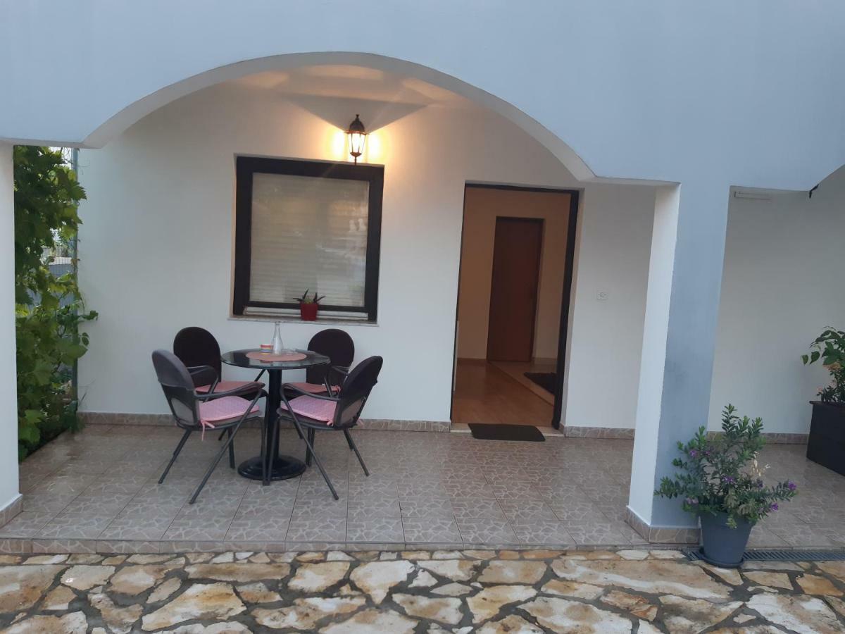 Apartments Lola Biograd na Moru Kültér fotó